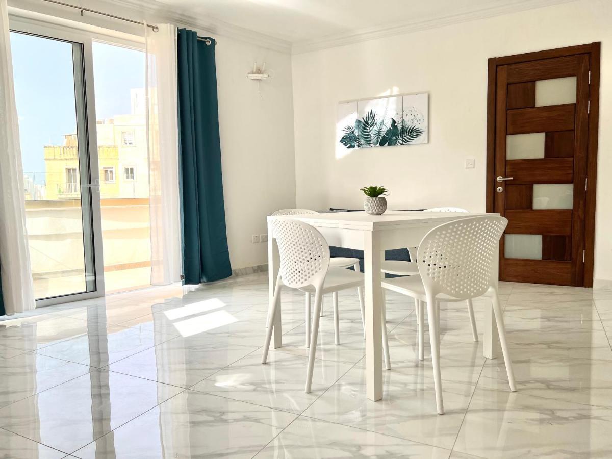 Condo With Patio Overlooking Piazza Gzira Extérieur photo