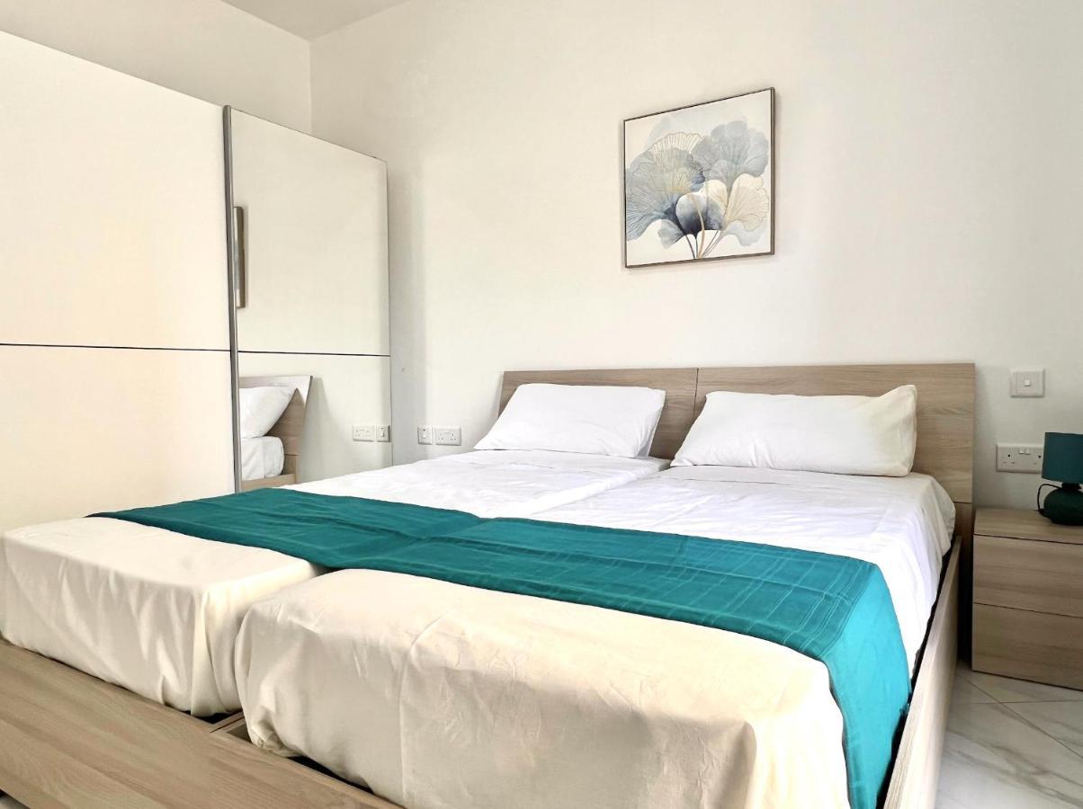 Condo With Patio Overlooking Piazza Gzira Extérieur photo